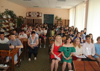 У Заліщиках студенти коледжу розповіли учням про свій заклад