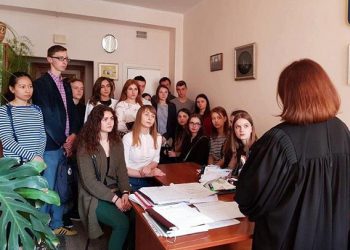Студенти Тернопільського економічного пішли до суду