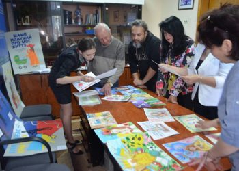 засідання комісії з конкурсу шкільних малюнків «Я маю право»