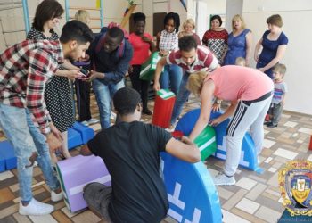 Студенти ТДМУ вручили хворим діткам обладнання