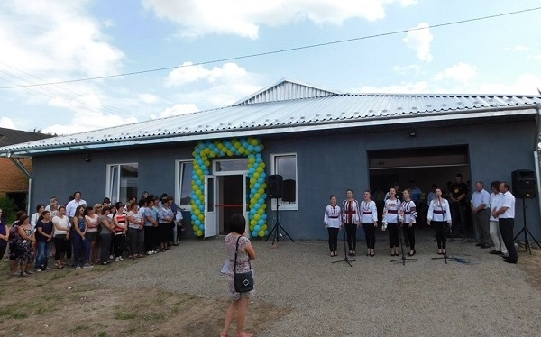 Тепер бережанці із села Жуків завалять Європу сорочками