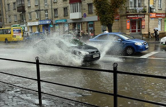 Погода на тиждень: сильні дощі з грозами і температура до +34