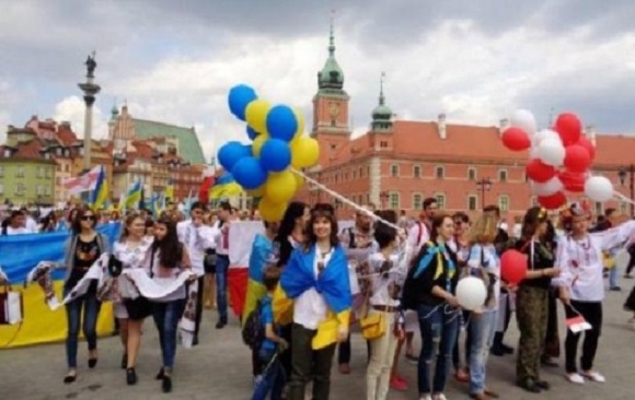 Третина українських мігрантів хотіла б оселитися у Польщі назавжди
