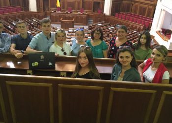 Студенти Тернопільського економічного на Савченко, але до купола ВР приглядались