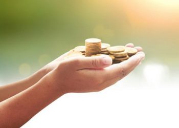 Заробітчани переказують в Україну більше, ніж МВФ