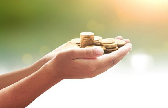 Заробітчани переказують в Україну більше, ніж МВФ