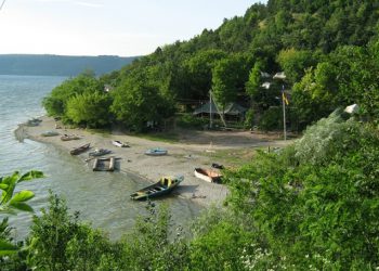 Хто з наметами на Дністрі, будьте обережними: можливий паводок