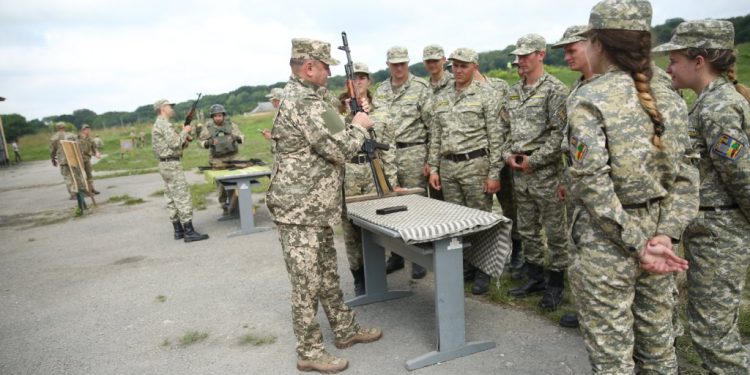Професура на чолі з  ректором Тернопільського економічного розміновували полігон