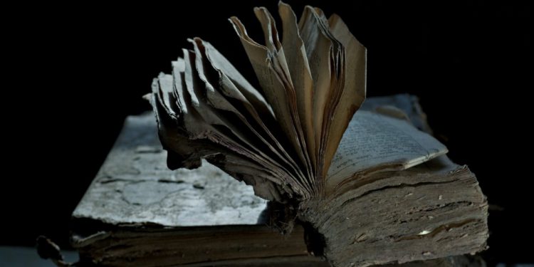 В українські школи розвозять нові підручники: що у списку