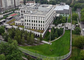 Дипломати США заспівали українських народних пісень