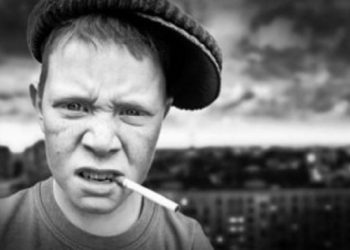 Підлітки били та тягали за волосся дівчину