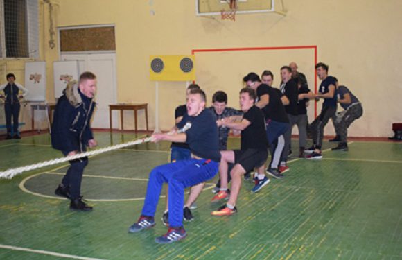 У Чортківському педагогічному коледжі побавились у козаків