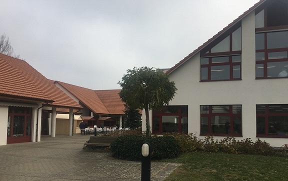 швейцарській психіатричній клініці м. Мюнстернлінген, Тургау.