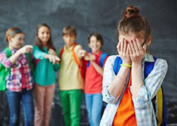 Половина вчителів закривають очі на цькування серед школярів