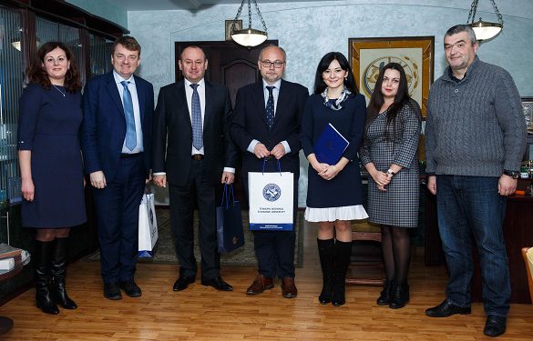 До Тернопільського економічного завітали єзуїти