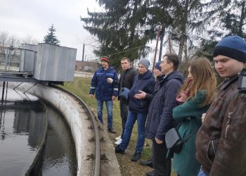 Студенти ТНЕУ поцікавились, чому у Тернополі в каналізацію злиють 300 млн грн