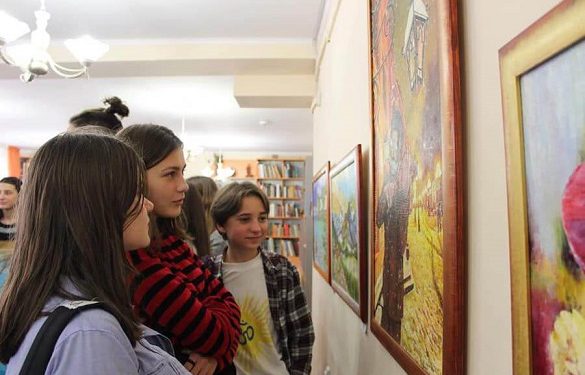 Молода тернопільська художниця Тетяна Колісник виставкує свої роботи