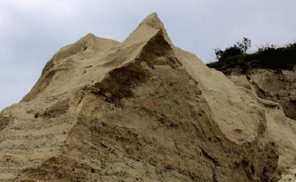 Теребовлянець накопав пісковику на кримінал