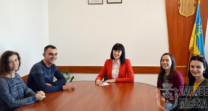 Лановецькій ОТГ два роки допомагатиме американка