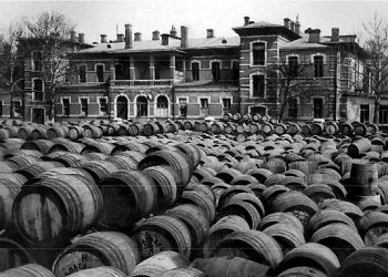 Наші пращури не гребували заробляти на горілці і тютюні