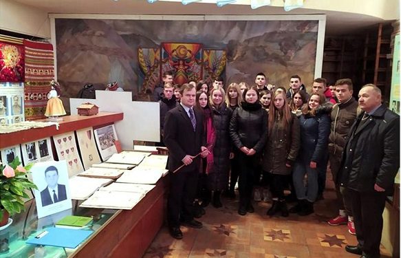 Студенти Заліщицького агроколеджу по знання пішли до музею