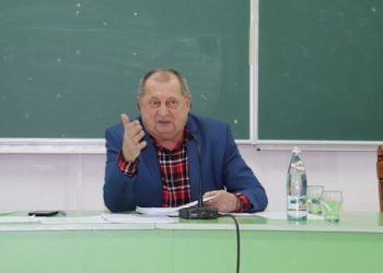 Директор коледжу Ярослав Козій про все відзвітував колективу