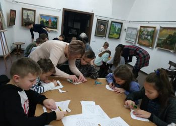 Бережанські учні вчилися мистецтву витинанок