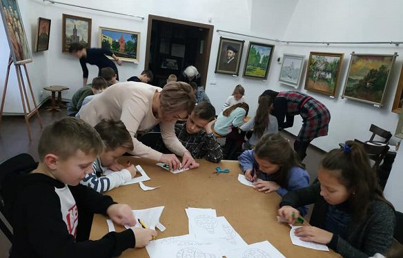 Бережанські учні вчилися мистецтву витинанок