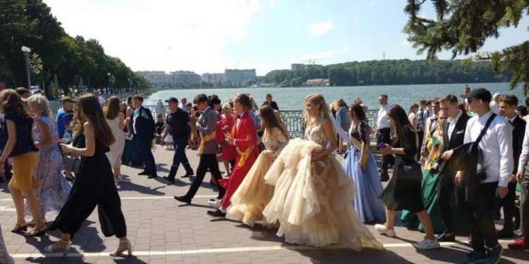 хода випускників