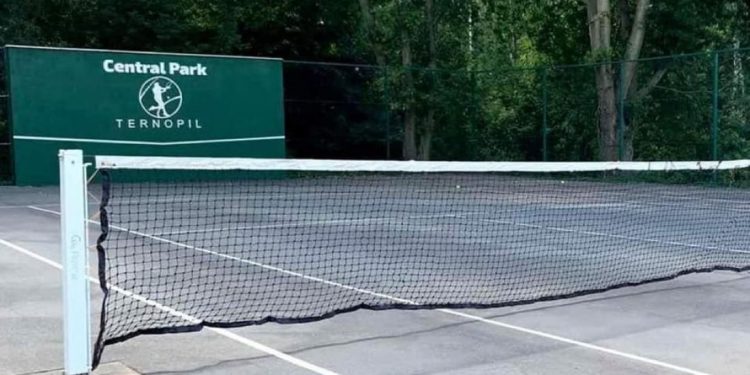 корт в Топільче