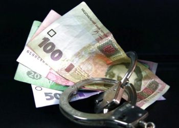 Депутат отримав хабар за виключення з військового обліку