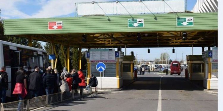 поїздка закордон