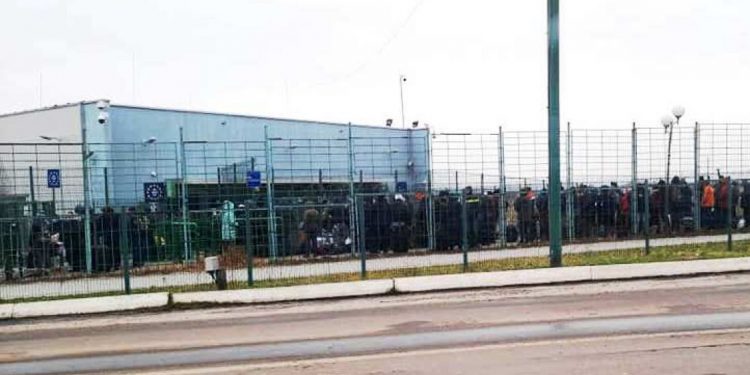 черги на кордоні