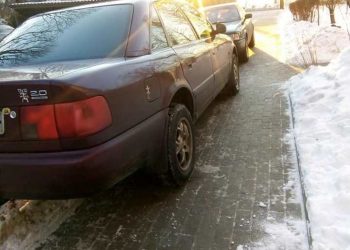 Припаркувався