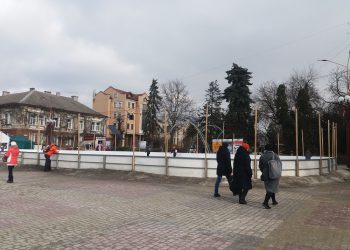 в центрі