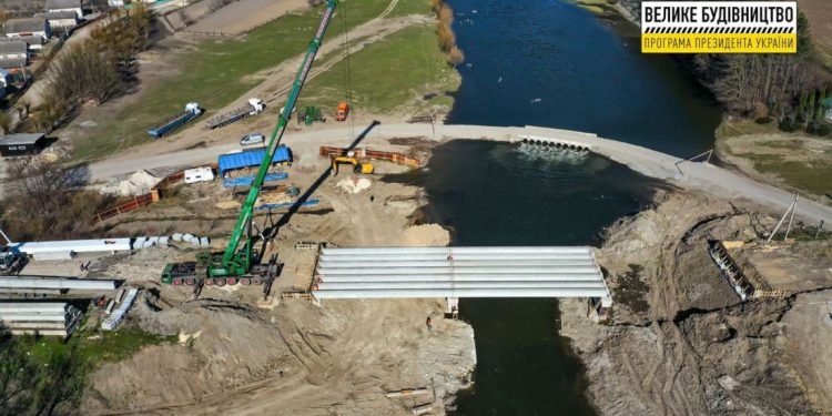 відновлюють