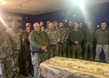 військові