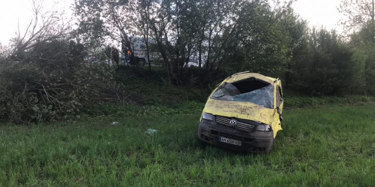 Мікроавтобус