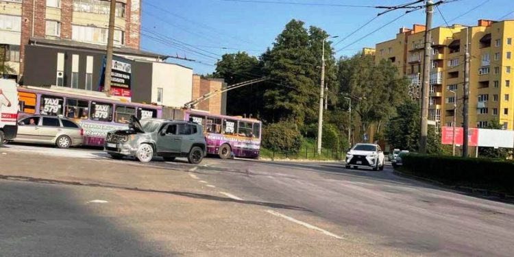 в районі універсаму