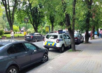 припаркувалися