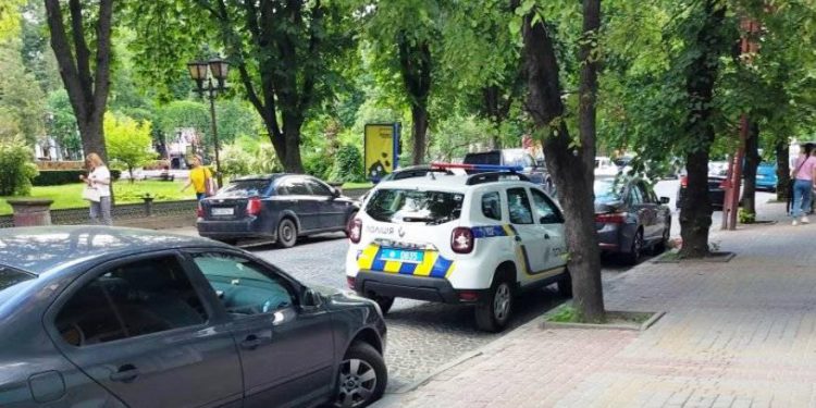 припаркувалися