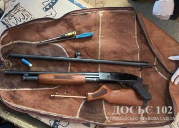 обстрілював