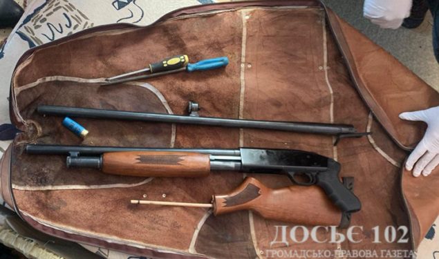 обстрілював