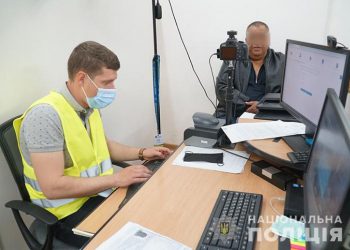 нелегоально