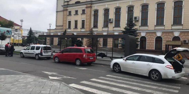 окупували зупинку