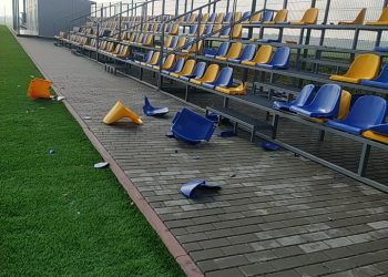 майно стадіону