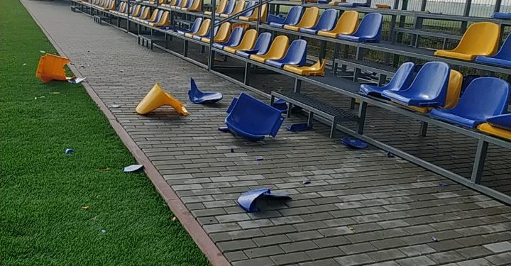 майно стадіону