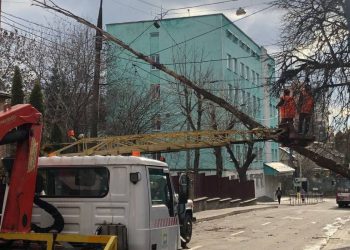 над дорогою