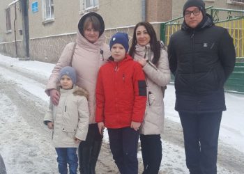 всиновили дітей