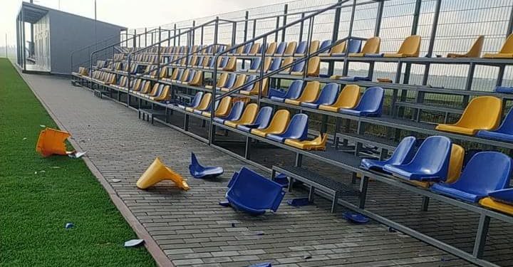 стадіон поламали крісла